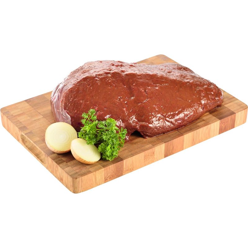 fígado bovino frito com mistura de alface. 5432022 Foto de stock no